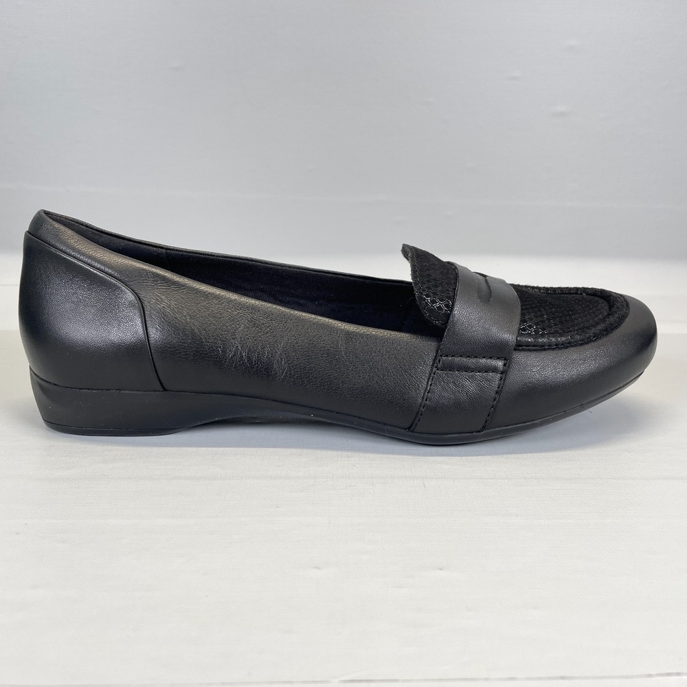 Clarks Kinzie Willow Shoes Womens Size 9 M Black Leather Slip On Penny Loafers
